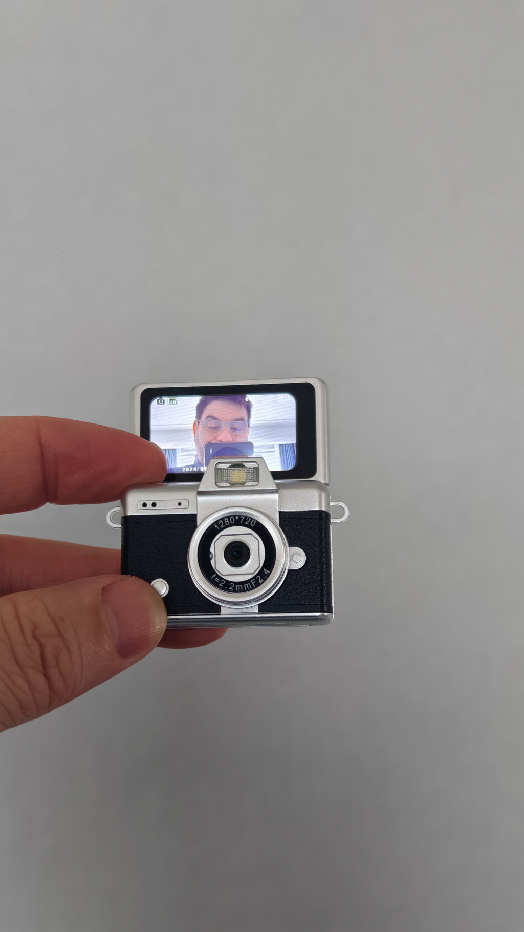 Mini Digital Selfie Camera with Flip Screen 1080P HD, Retro Keychain Camera