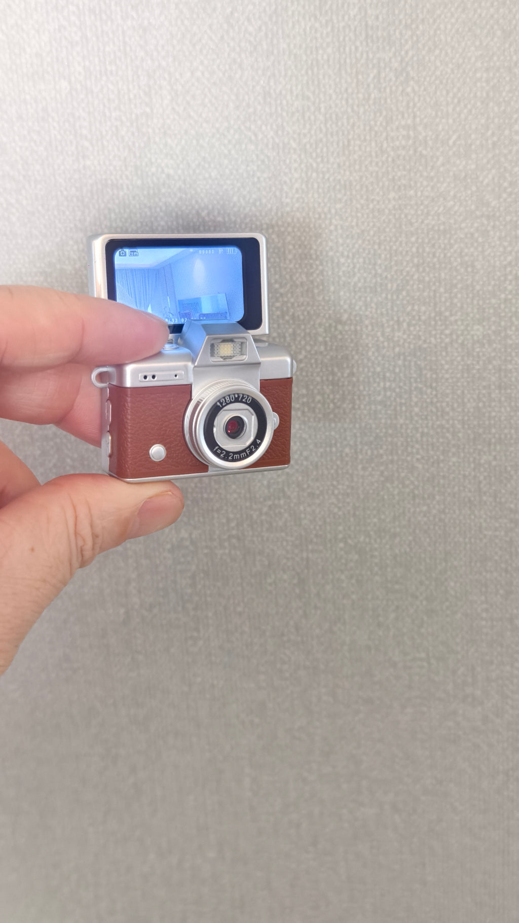 Mini Digital Selfie Camera with Flip Screen 1080P HD, Retro Keychain Camera